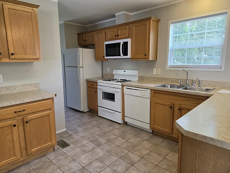 3951 Bentwood Cir W — Photo 19