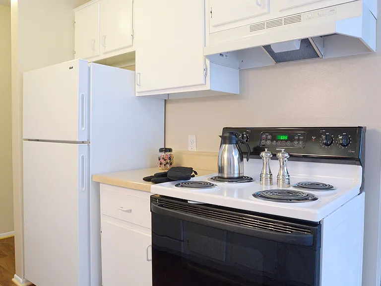 Rochester Square Apartments — Photo 22