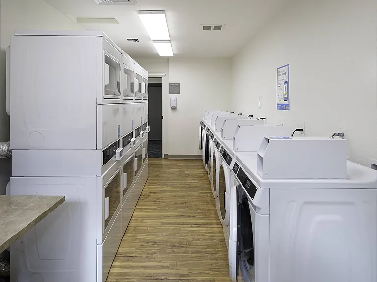 Liam Apartments — Photo 19