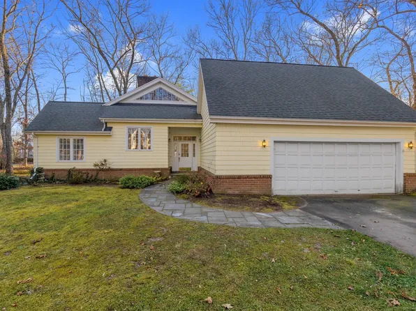 2 Ashford Court, Farmington, CT 06032