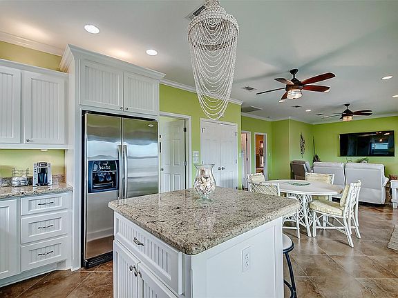 5th image of 951 S Cove Dr