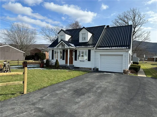 160 Elizabeth St, Hopwood, PA 15445