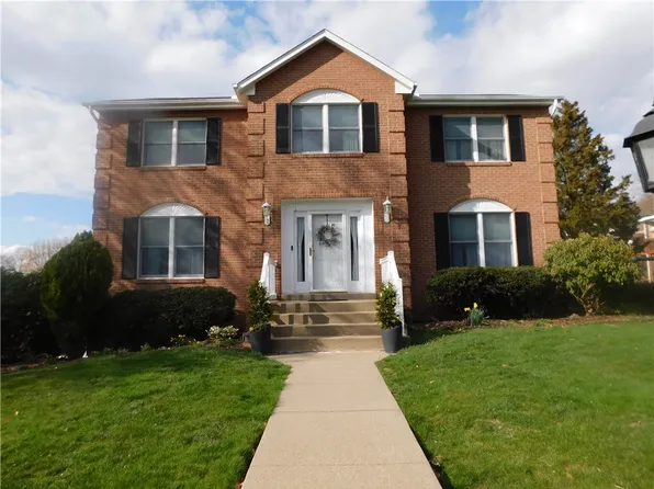 300 Dogwood Dr, Delmont, PA 15626