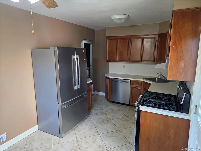 220 Raff Ave — Photo 2