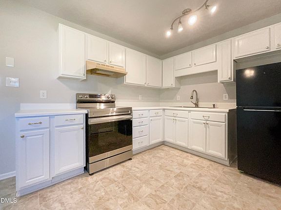 2nd image of 154 Rosebud St