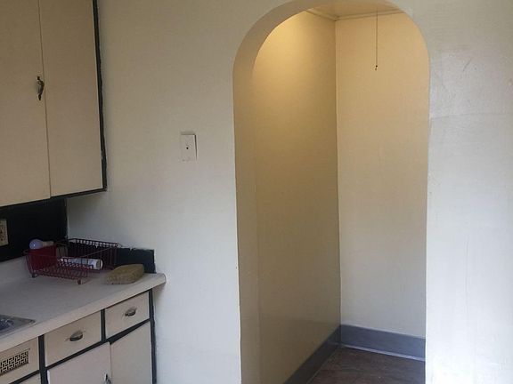2nd image of 108 Litchfield Ave Fl Ground