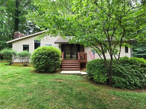 123 Forest Ct, Advance, NC 27006