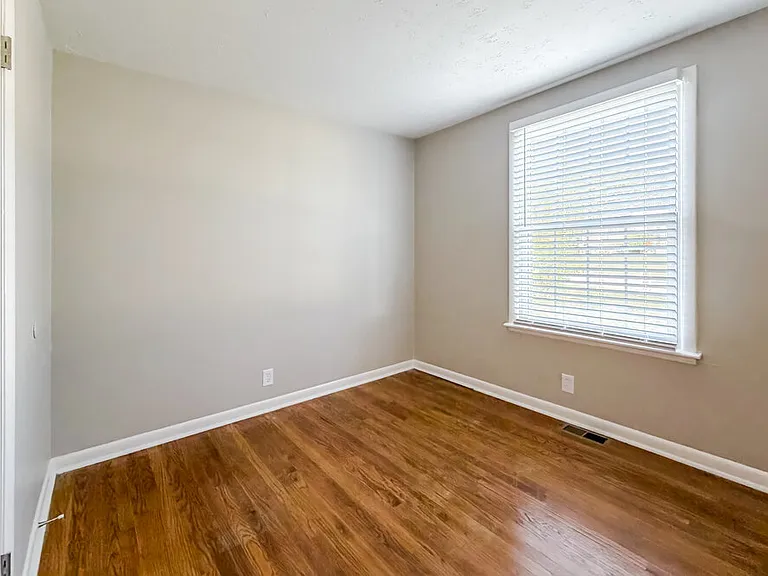 505 Roosevelt Ave — Photo 11