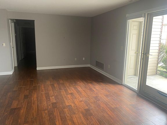 3rd image of 43226 Fountain Dr