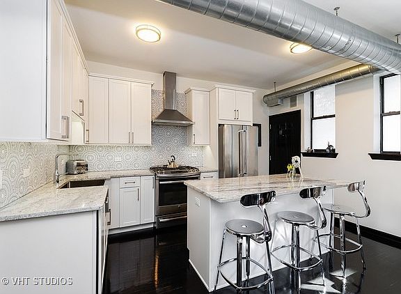 3rd image of 1021 W Balmoral Ave #1B