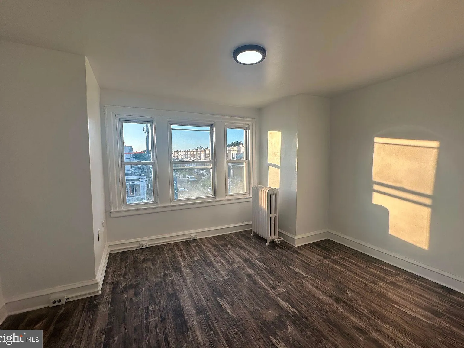 3 bed, 1.0 bath, 1128 sqft, $1,600 — Photo 4