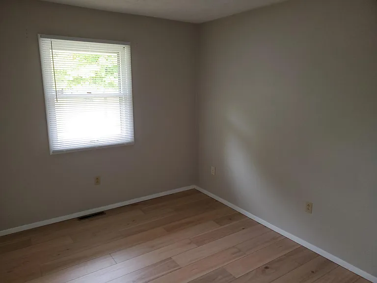 115 Camelot Dr — Photo 12
