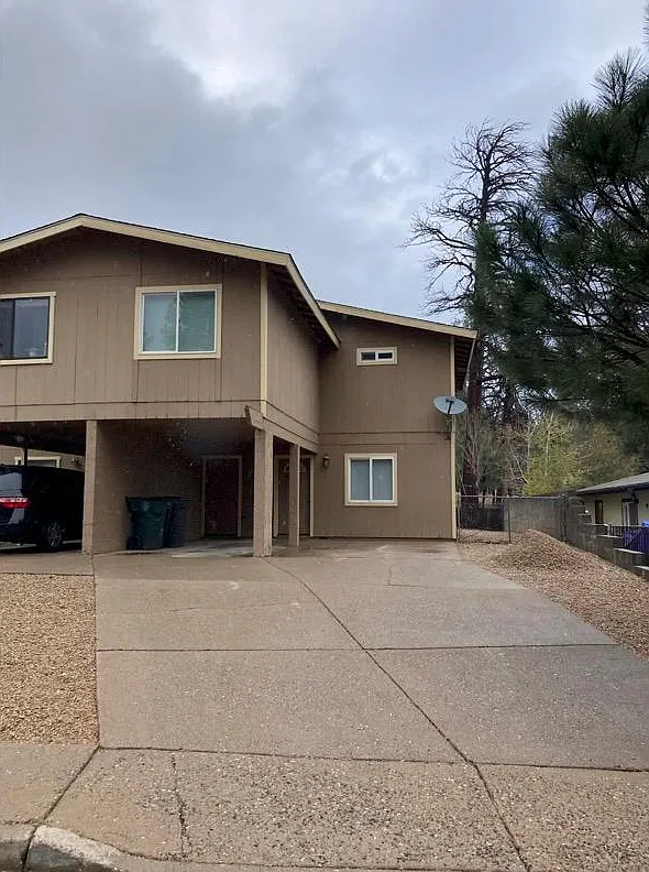 3 bed, 1.5 bath, 1250 sqft, $2,300 — Photo 1