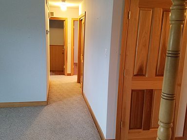 hall to bedrooms