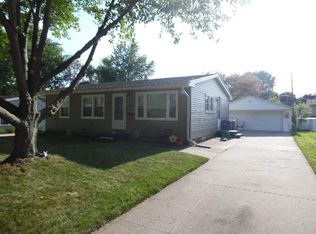 706 N 12th St, Clinton, IA 52732