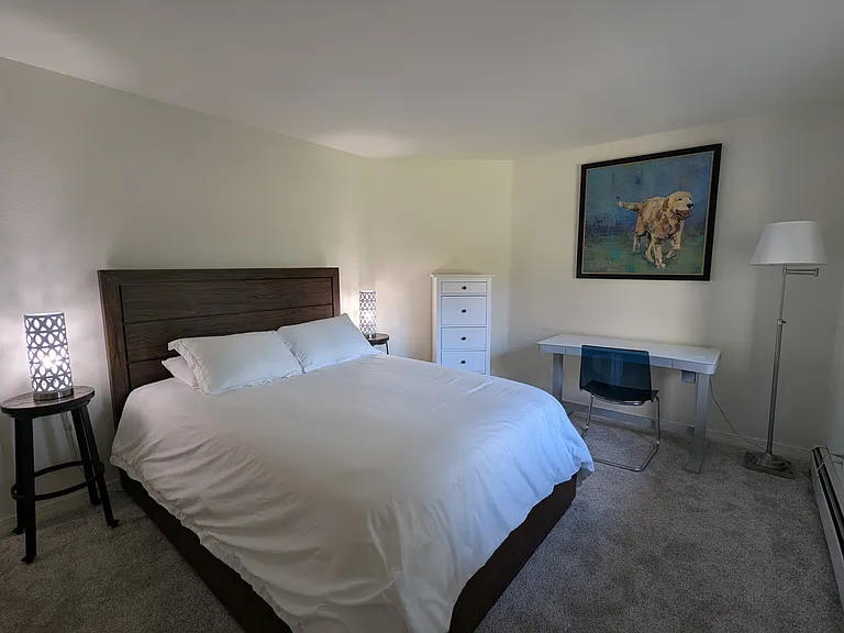 2nd Bedroom with sit/stand up Desk
(Bed linens not provided.)