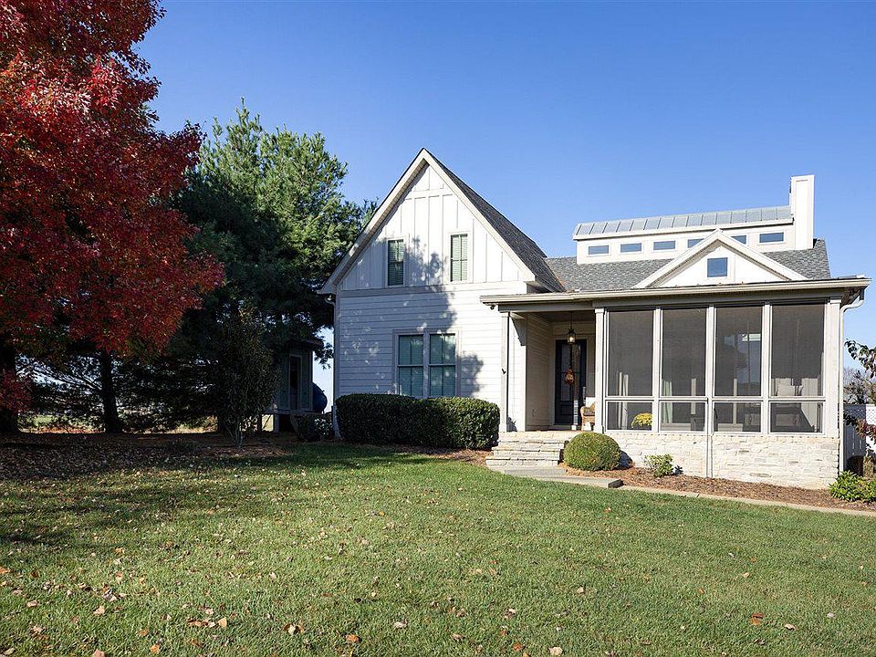 1st image of 205 Lafayette Ln