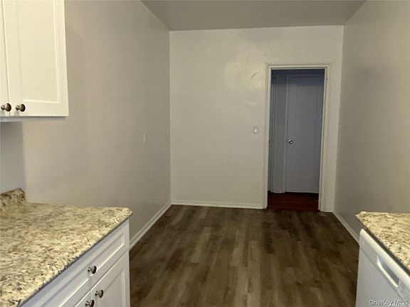 5th image of 12 Welwyn Rd APT 2P
