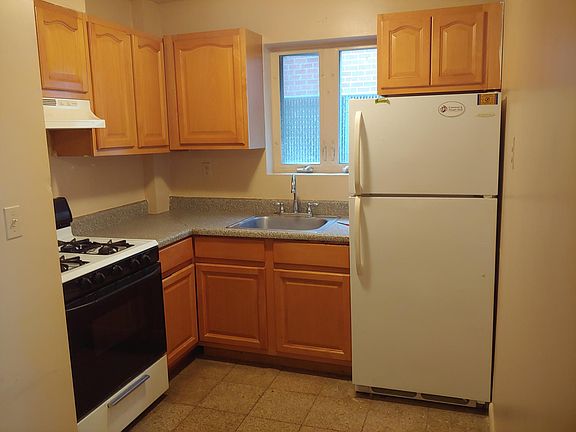 3rd image of 8666 Midland Pkwy #2