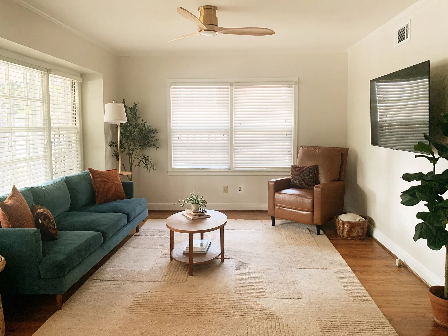 2 bed, 1000 sqft, $2,100 — Photo 3