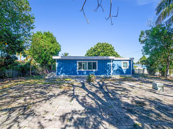 3rd image of 404 Bayberry Drive