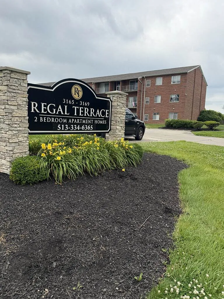 2 bed, 1.5 bath, 900 sqft, $1,195 — Photo 1