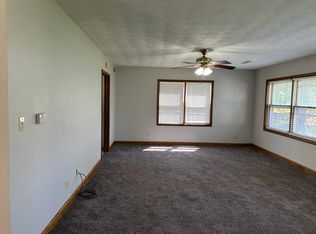 1440 S Demeter Dr, Freeport, IL 61032