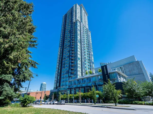 13438 Central Ave #2105, Surrey, BC V3T 0N2