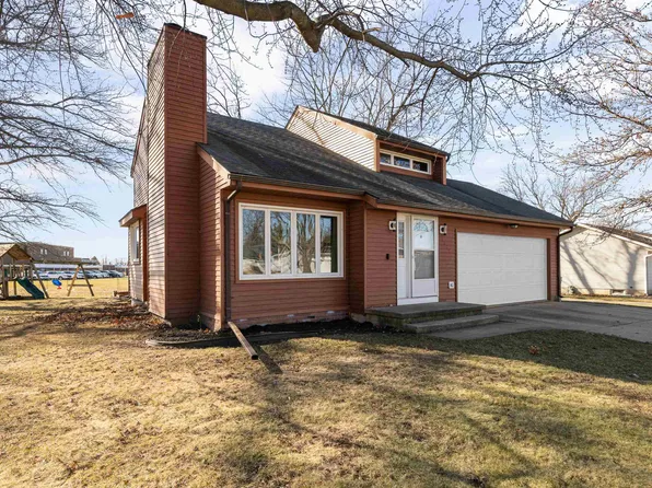 1037 Brookview Dr, De Witt, IA 52742
