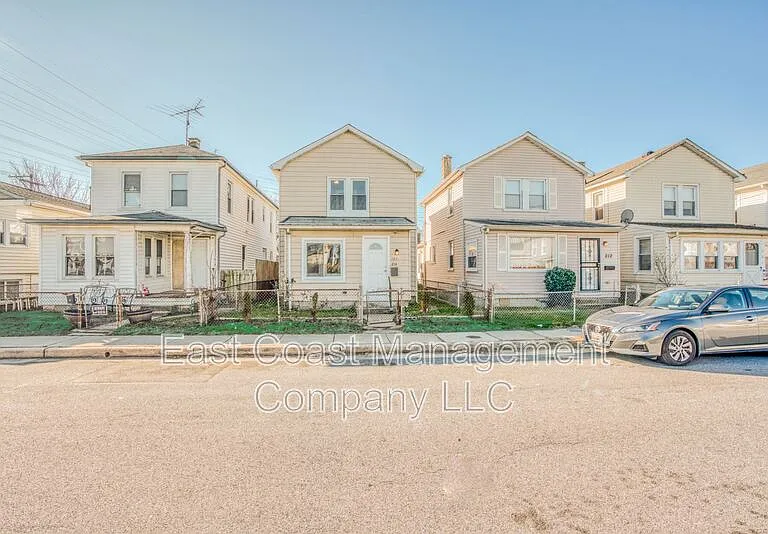 214 Center St — Photo 3