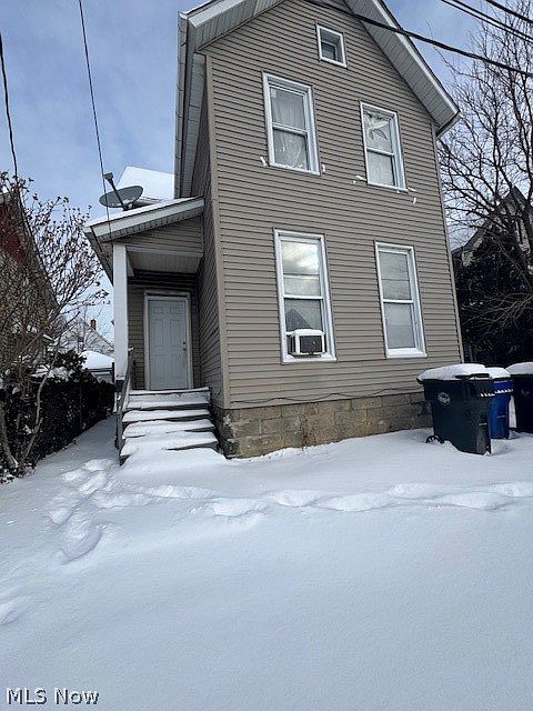 2nd image of 9818 Gambier Ave