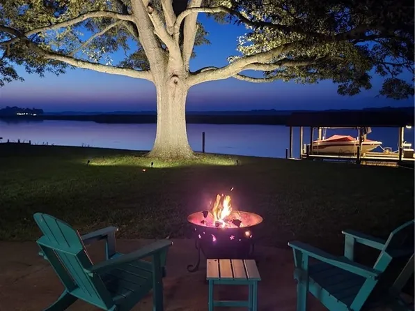 1583 Winona Park Dr, West Point, VA 23181