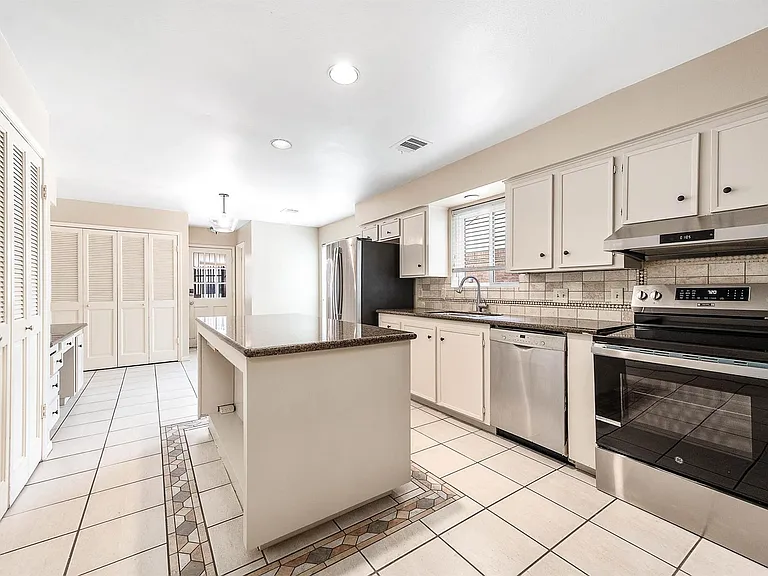 12302 Piping Rock Dr — Photo 16