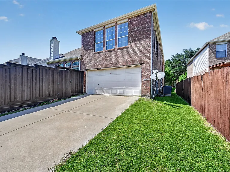 2328 Hunters Run Dr — Photo 30