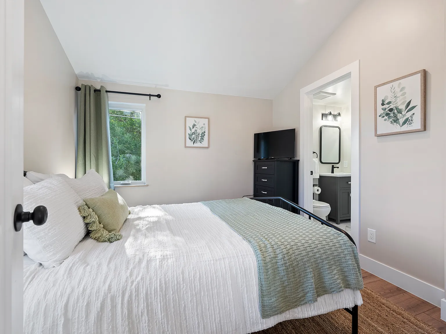 2 bed, 642 sqft, $3,500 — Photo 3