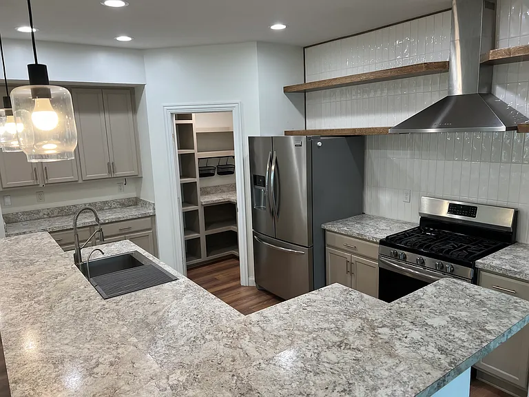800 Heyl Ave — Photo 7