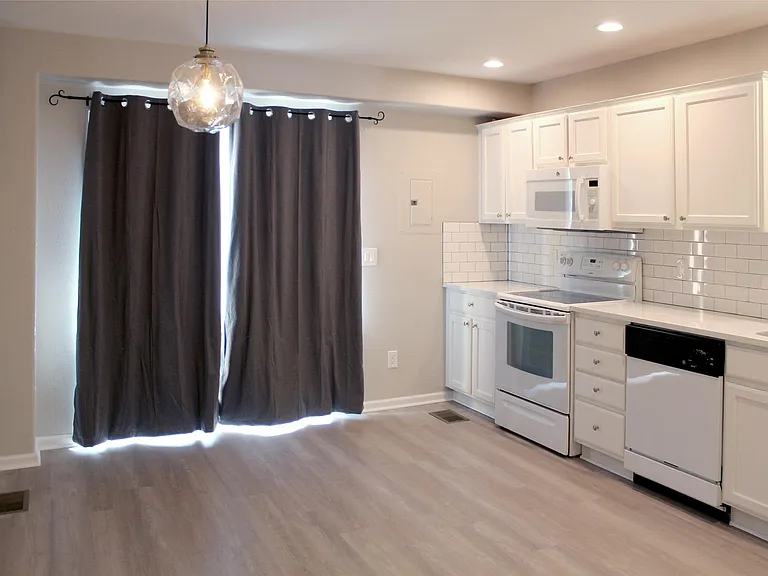 Oakcrest Cir — Photo 10