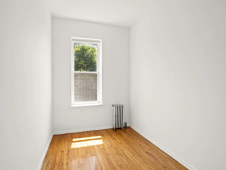 580 6th Ave #3 — Photo 4