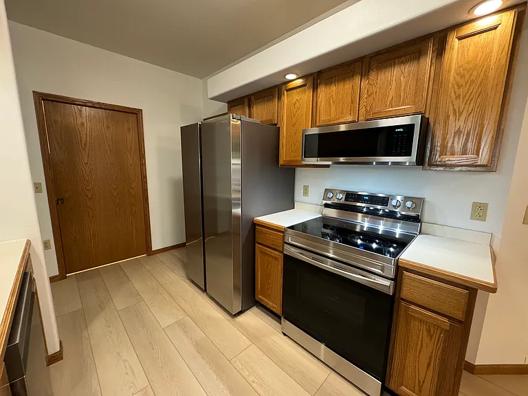 622 Greenfield Dr — Photo 5