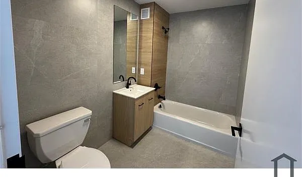 3 bed, $3,811 — Photo 2