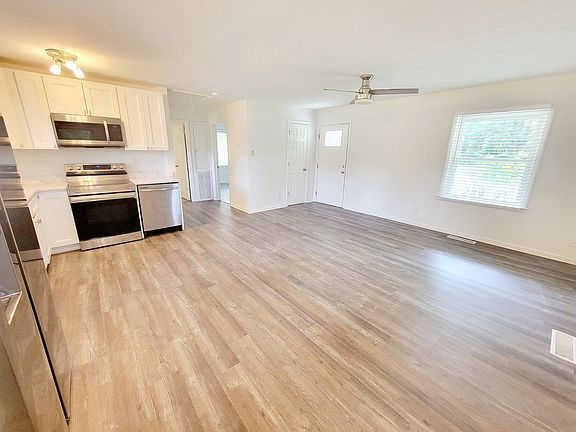 5th image of 428 Lansing St