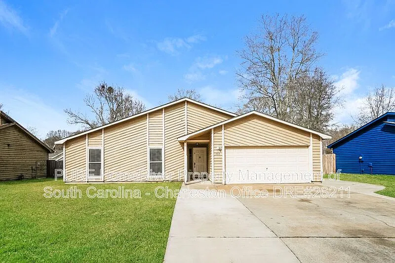 3 bed, 2.0 bath, 1620 sqft, $2,099 — Photo 2