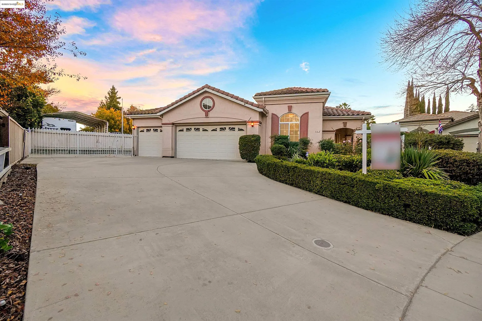 162 Albert Ct photo 1