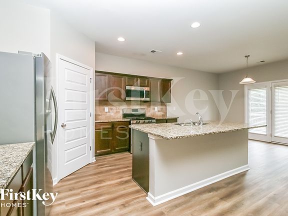5th image of 2057 Massey Ln