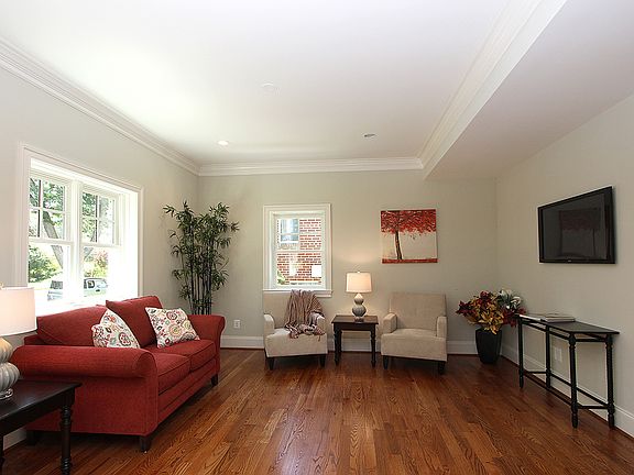 5th image of 10124 Ashwood Dr