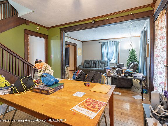 5th image of 212 W 3rd St