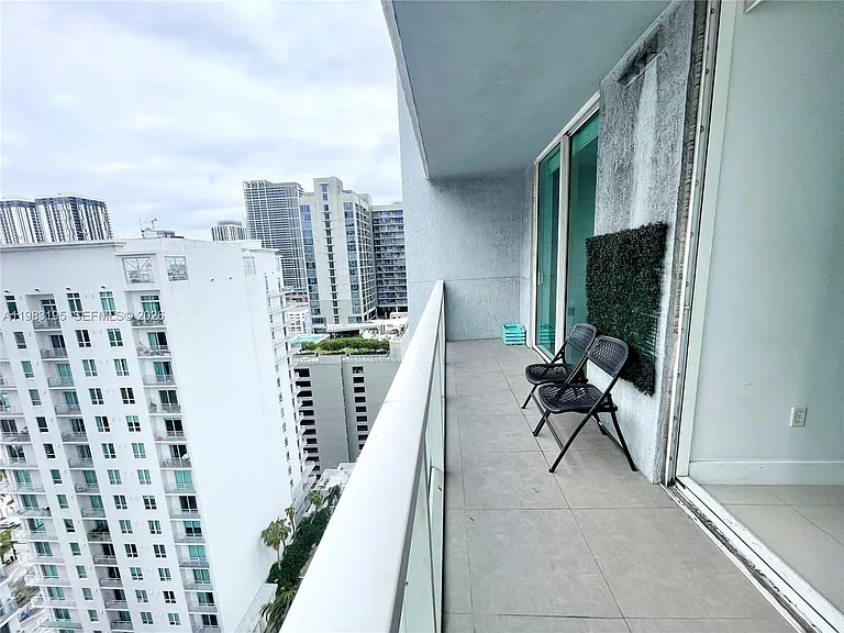 253 NE 2nd St #2506 — Photo 5