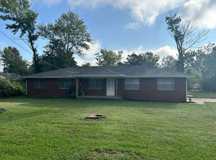 1011 SE C St, Bentonville, AR 72712