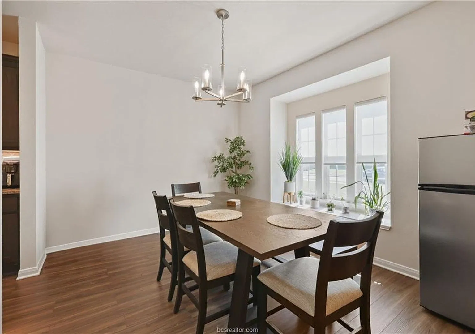 1320 Kingsgate Drive — Photo 4