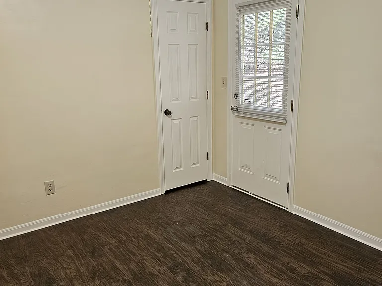302 Wood Rdg — Photo 7